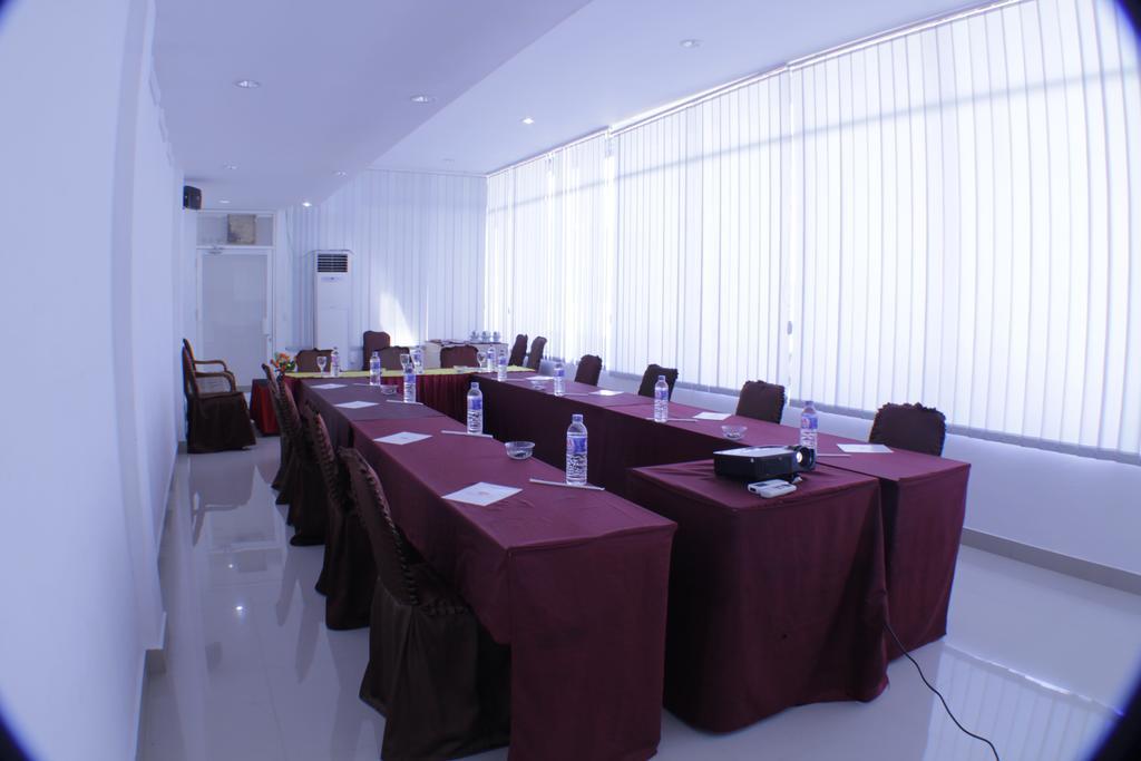 Grand Duta Hotel Palu Exterior foto