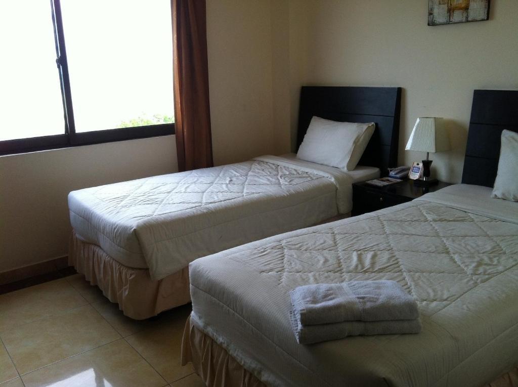 Grand Duta Hotel Palu Quarto foto